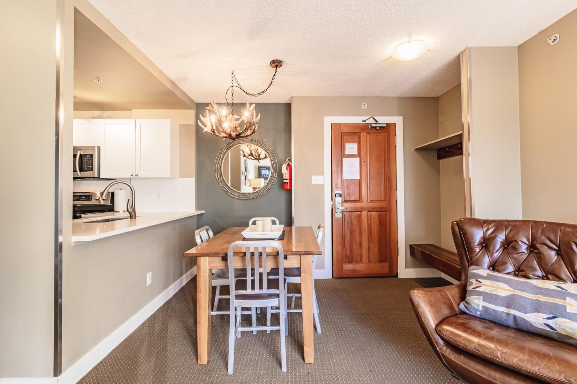 Cascade Lodge By Elevate Vacations Уистлер Экстерьер фото